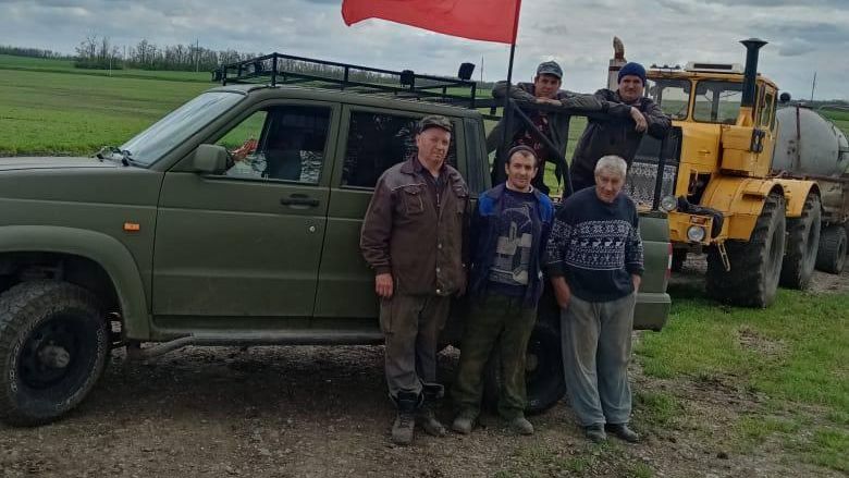 Фермеры Брюховецкого района Кубани передали УАЗ Пикап бойцам подразделения в ЛНР Фермеры Брюховецкого района Кубани передали УАЗ Пикап бойцам подразделения в ЛНР - РИА Новости, 1920, 05.05.2023
