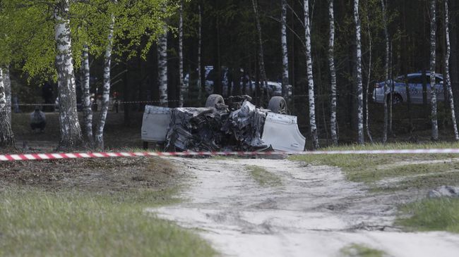 Фото с места подрыва автомобиля, в котором передвигался Захар Прилепин