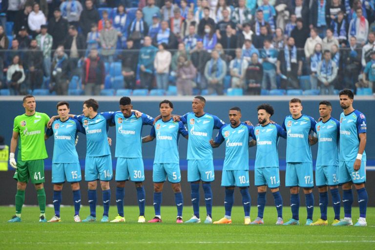 Игроки ФК Зенит перед началом матча 26-го тура чемпионата России по футболу среди клубов Премьер-лиги сезона 2022/2023 между ФК Зенит (Санкт-Петербург) и ФК Спартак (Москва). Игроки ФК Зенит перед началом матча 26-го тура чемпионата России по футболу среди клубов Премьер-лиги сезона 2022/2023 между ФК Зенит (Санкт-Петербург) и ФК Спартак (Москва).