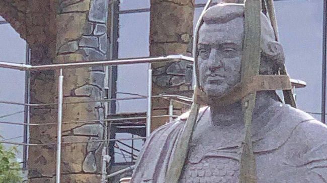 Демонтаж памятника князю Потемкину в городе Николаев на Украине