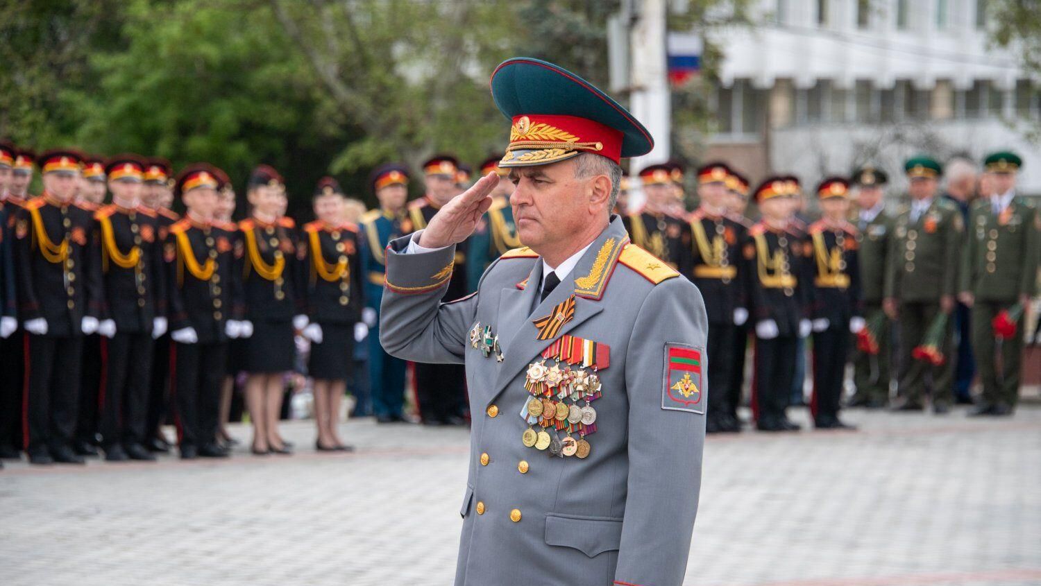 Президент ПМР Вадим Красносельский во время церемонии возложения цветов к Вечному огню в Тирасполе Президент ПМР Вадим Красносельский во время церемонии возложения цветов к Вечному огню в Тирасполе - РИА Новости, 1920, 09.05.2023