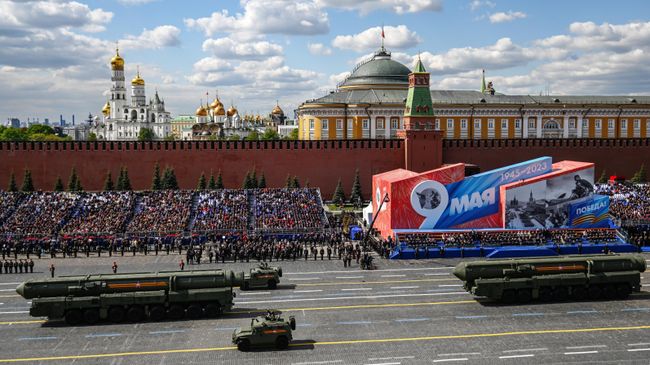 Автономные пусковые установки ПГРК Ярс на параде в Москве, посвященном 78-й годовщине Победы в Великой Отечественной войне