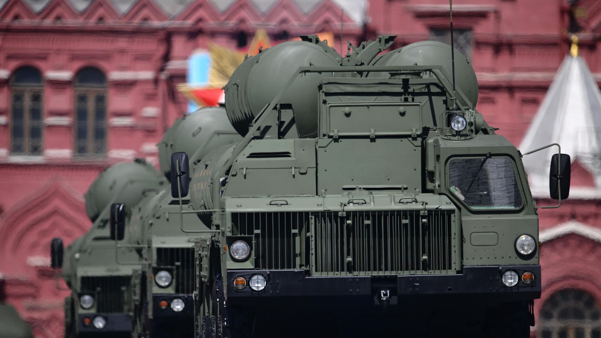 Зенитная ракетная система С-400 Триумф на военном параде Зенитная ракетная система С-400 Триумф на военном параде - РИА Новости, 1920, 13.06.2023