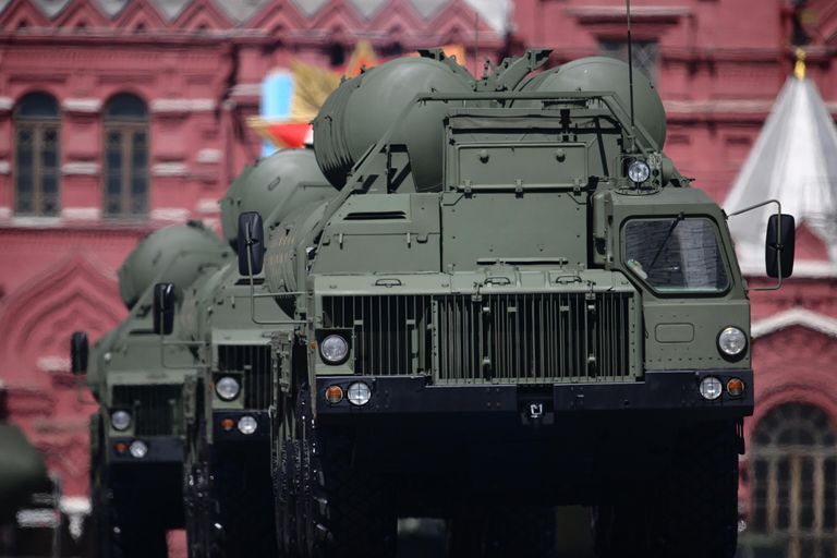 Зенитная ракетная система С-400 Триумф на военном параде, посвящённом 78-й годовщине Победы в Великой Отечественной войне, на Красной площади в Москве Зенитная ракетная система С-400 Триумф на военном параде, посвящённом 78-й годовщине Победы в Великой Отечественной войне, на Красной площади в Москве