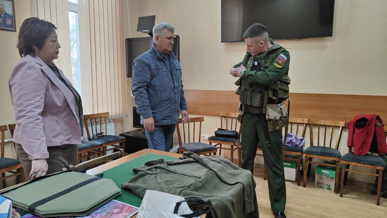 Преподаватель ДВОКУ разрабатывает со швеями Приамурья удобный бронежилет для бойцов СВО Преподаватель ДВОКУ разрабатывает со швеями Приамурья удобный бронежилет для бойцов СВО - РИА Новости, 1920, 10.05.2023