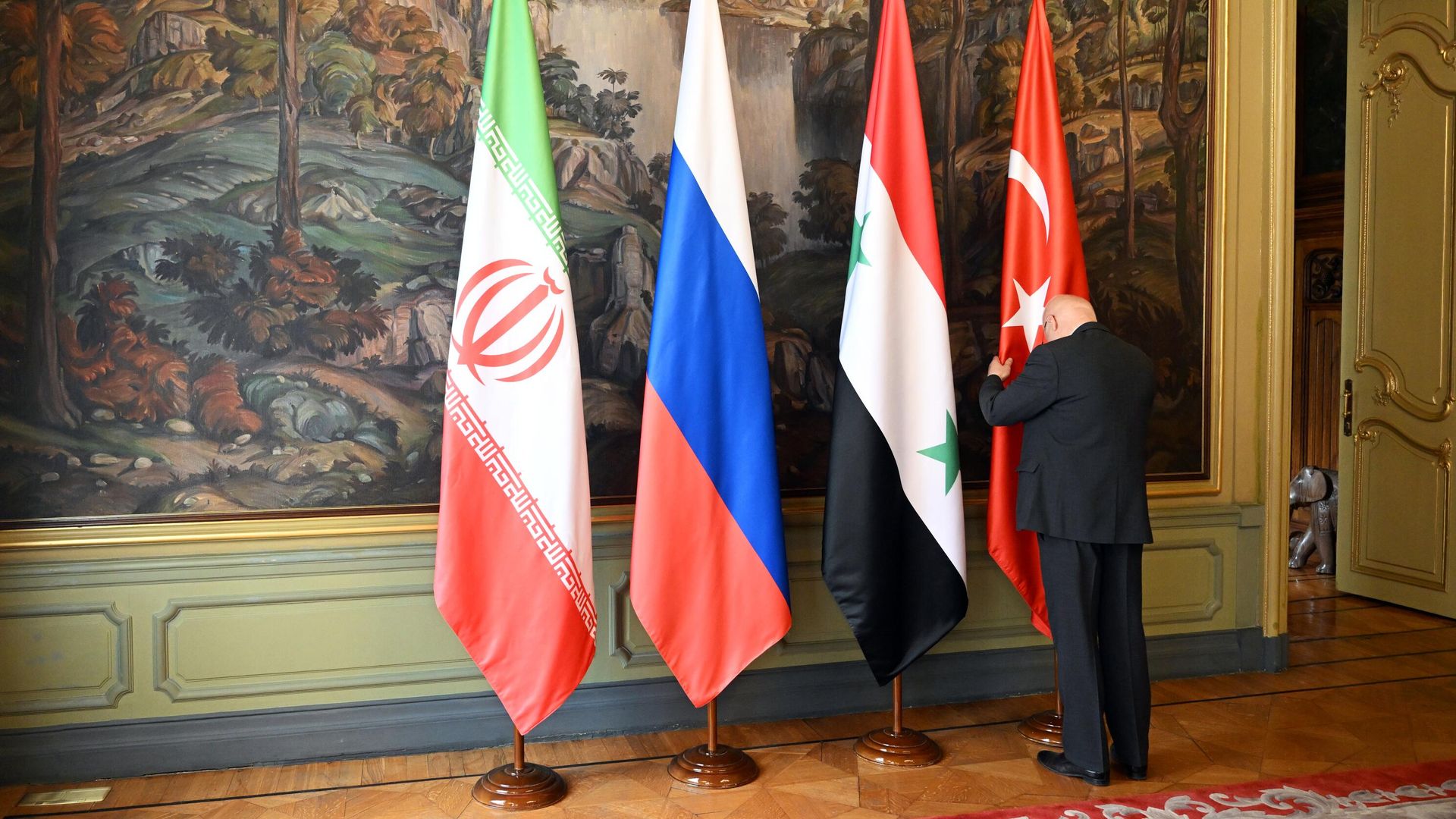 Государственные флаги Российской Федерации, Турции, Ирана и Сирии - РИА Новости, 1920, 31.01.2024