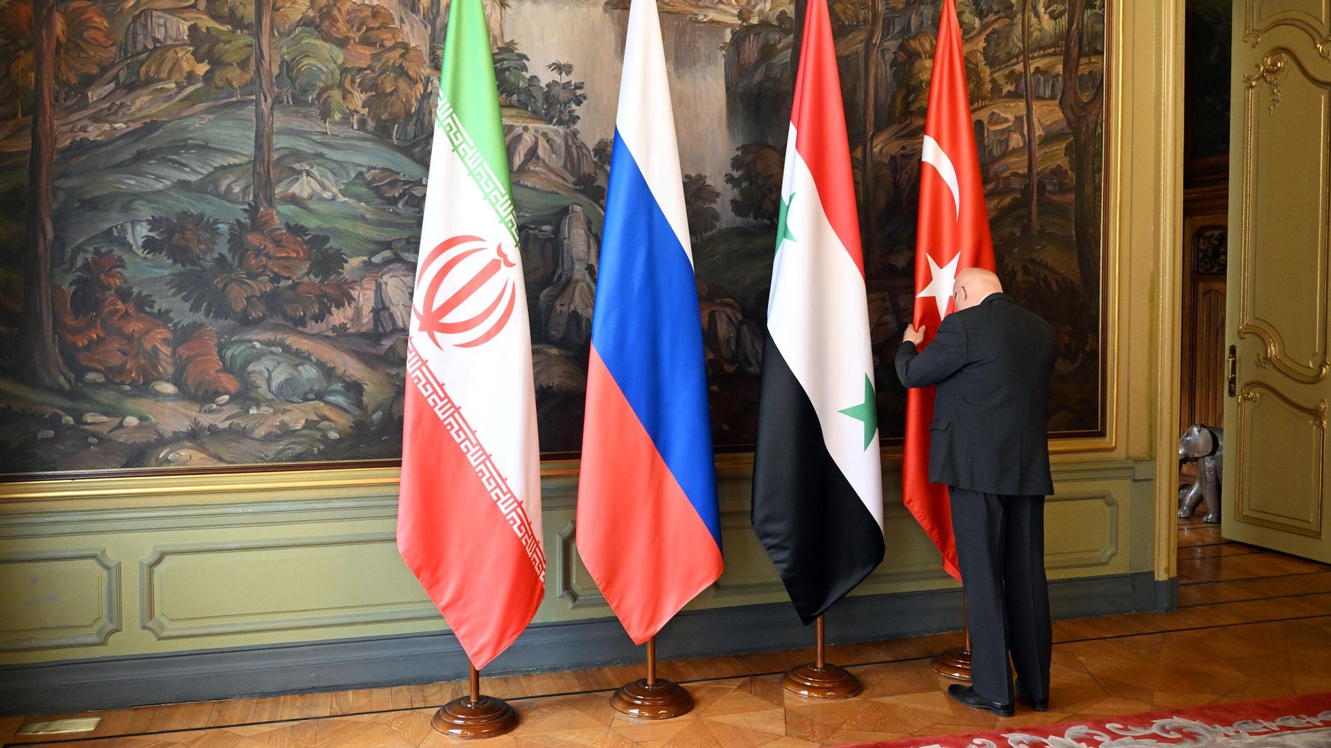 Государственные флаги Российской Федерации, Турции, Ирана и Сирии в Москве - РИА Новости, 1920, 05.12.2023