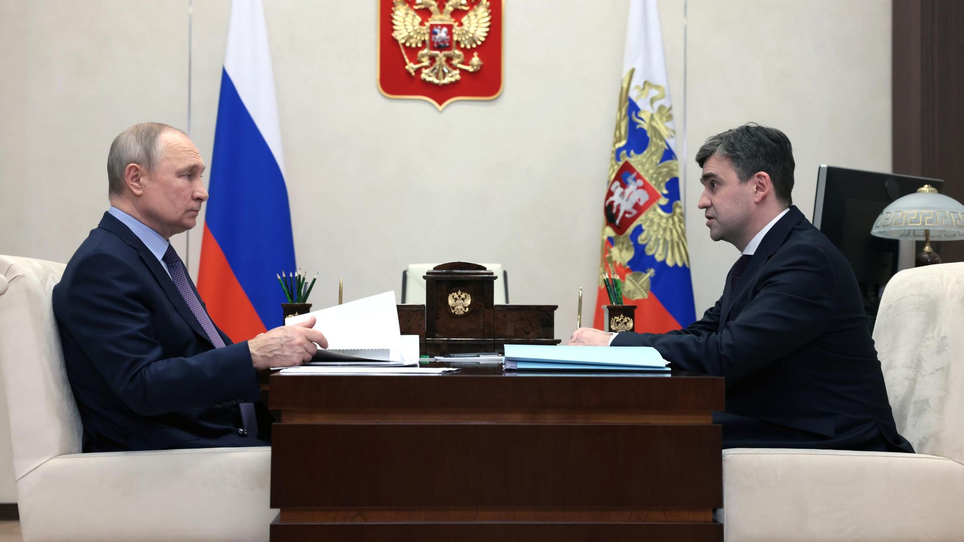 Президент РФ Владимир Путин и губернатор Ивановской области Станислав Воскресенский во время встречи Президент РФ Владимир Путин и губернатор Ивановской области Станислав Воскресенский во время встречи - РИА Новости, 1920, 10.05.2023