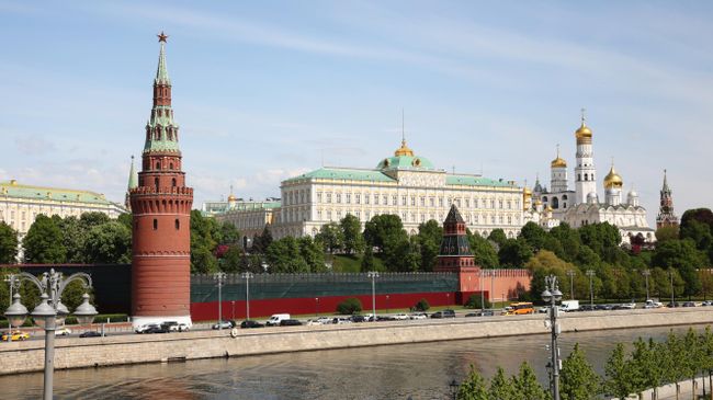 Большой Кремлевский дворец, собор святого Архистратига Михаила, колокольня Ивана Великого и Спасская башня в Кремле
