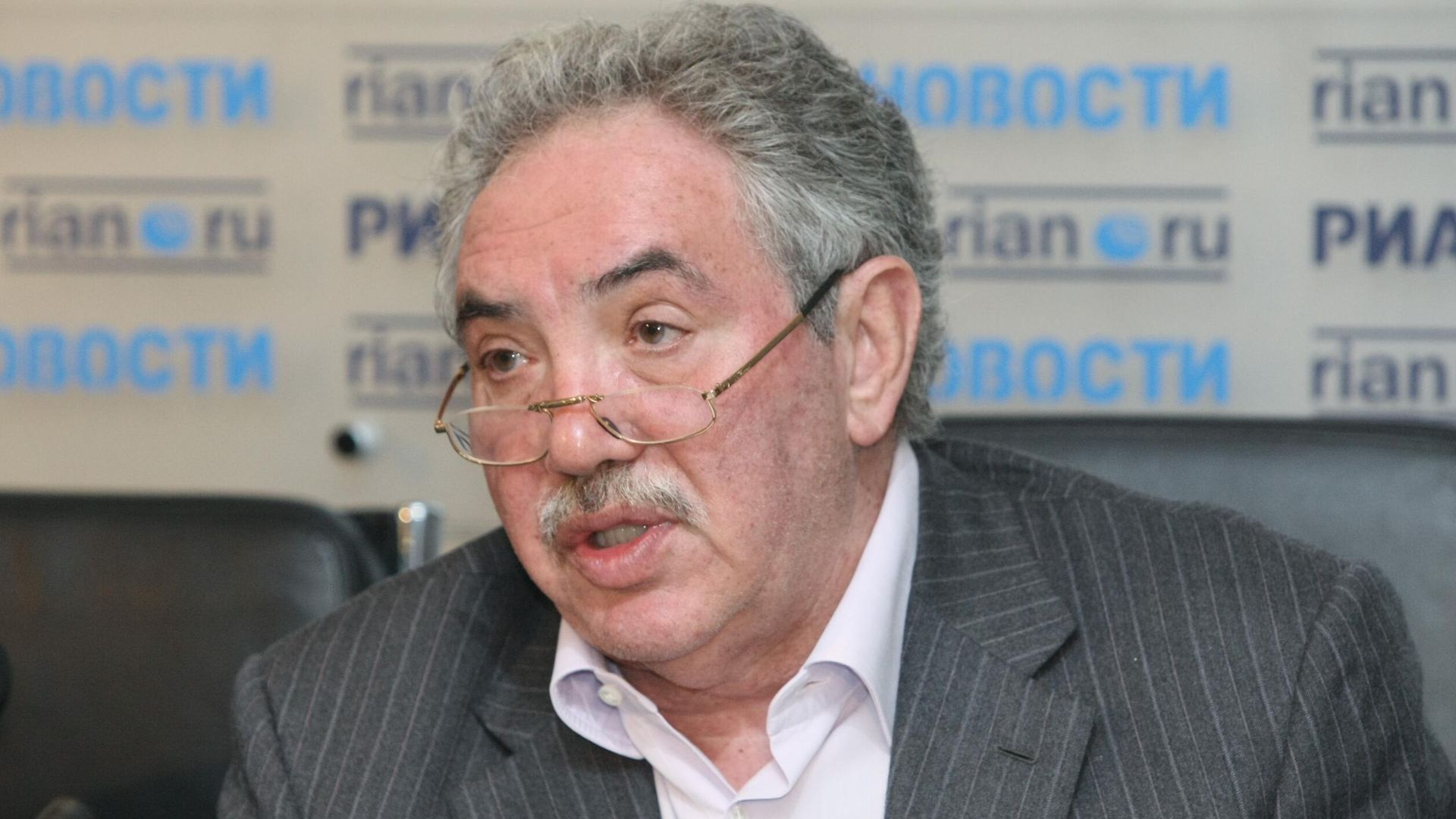 Президент Национальной ассоциации телерадиовещателей Эдуард Сагалаев Президент Национальной ассоциации телерадиовещателей Эдуард Сагалаев - РИА Новости, 1920, 15.05.2023