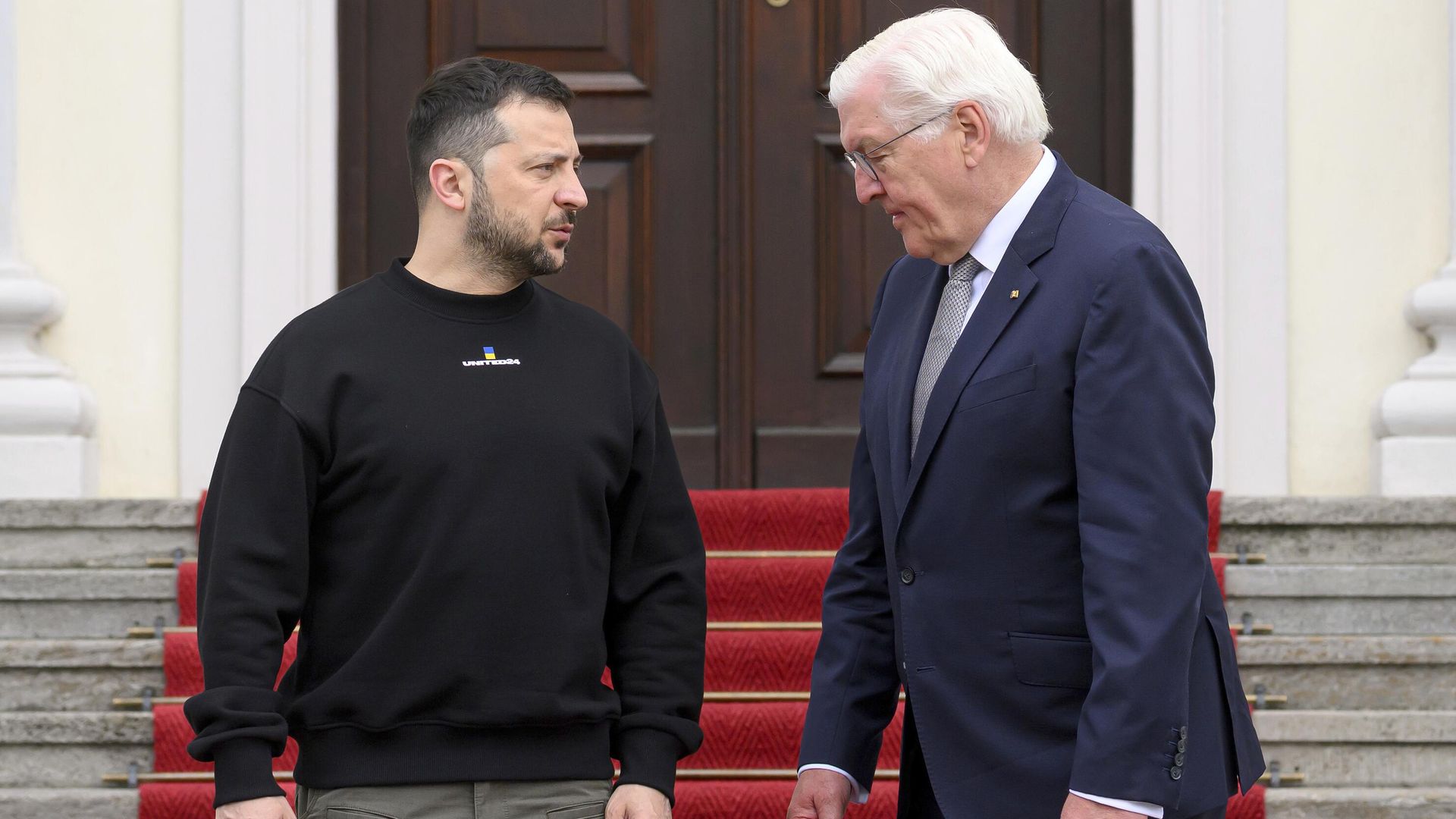 Президент Германии Франк-Вальтер Штайнмайер и президент Украины Владимир Зеленский во время встречи во дворце Бельвю в Берлине Президент Германии Франк-Вальтер Штайнмайер и президент Украины Владимир Зеленский во время встречи во дворце Бельвю в Берлине - РИА Новости, 1920, 14.05.2023