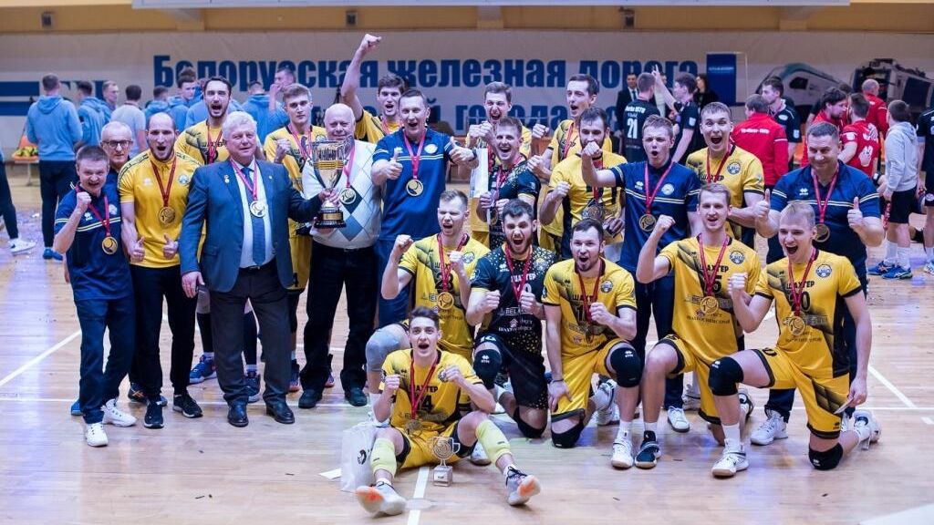 Волейболисты ВК Шахтер (Солигорск) праздную победу в Кубке Белоруссии Волейболисты ВК Шахтер (Солигорск) праздную победу в Кубке Белоруссии - РИА Новости, 1920, 16.05.2023