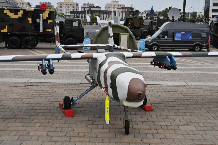 Ударный беспилотный авиационный комплекс Ловчий белорусского производства на 11-й международной выставке вооружения и военной техники MILEX-2023 в Минске Ударный беспилотный авиационный комплекс Ловчий белорусского производства на 11-й международной выставке вооружения и военной техники MILEX-2023 в Минске