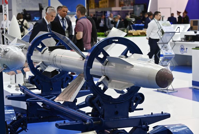 Авиационная управляемая ракета на 11-й международной выставке вооружения и военной техники MILEX-2023 в Минске Авиационная управляемая ракета на 11-й международной выставке вооружения и военной техники MILEX-2023 в Минске