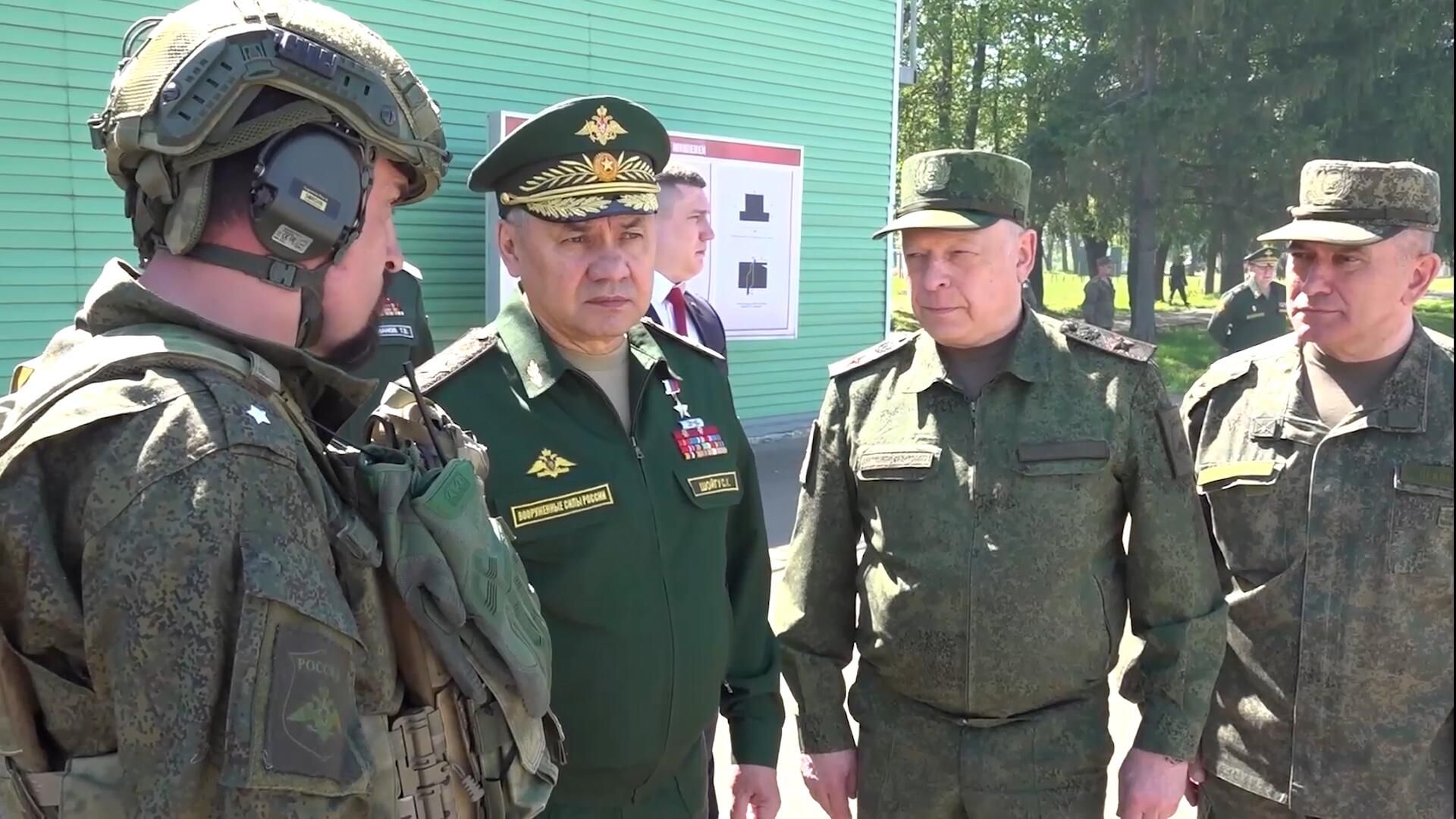 Министр обороны Шойгу на полигоне ЗВО Министр обороны Шойгу на полигоне ЗВО - РИА Новости, 1920, 18.05.2023