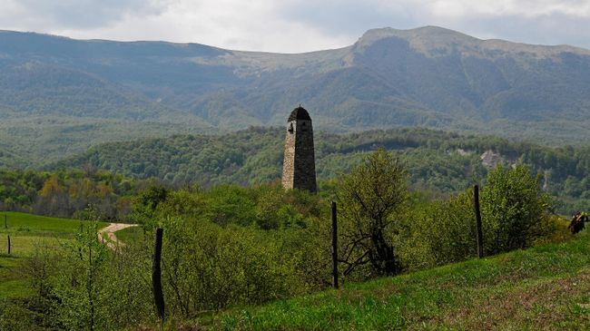 Дозорная башня в горах Чеченской Республики