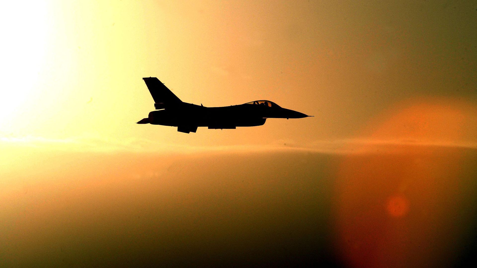 Американский истребитель F-16 Fighting Falcon Американский истребитель F-16 Fighting Falcon - РИА Новости, 1920, 19.05.2023