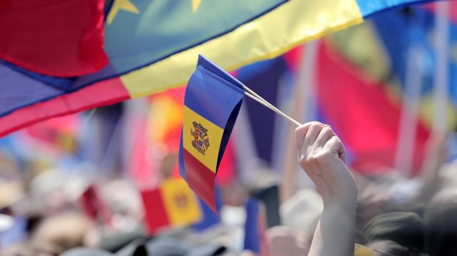 Участники митинга на площади Великого Национального Собрания в Кишиневе Участники митинга на площади Великого Национального Собрания в Кишиневе