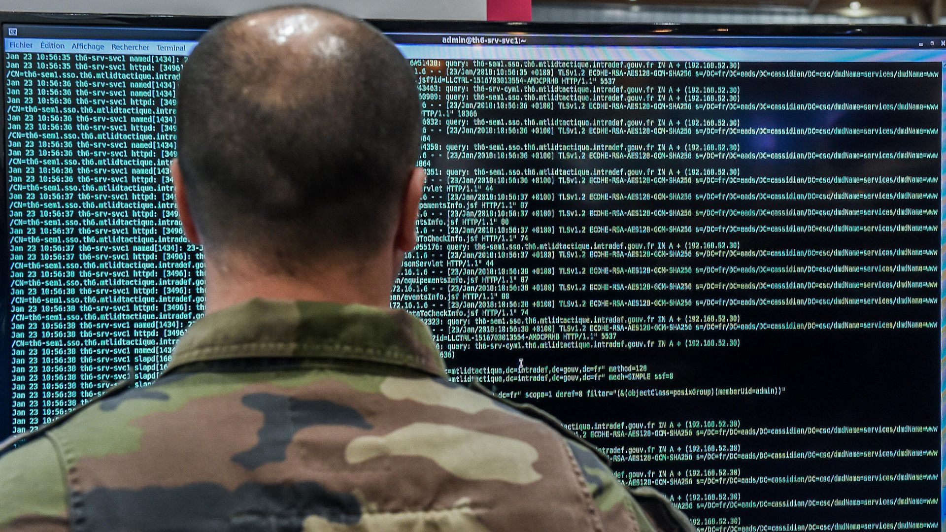 Военнослужащий, специализирующийся на киберзащите, за компьютером Военнослужащий, специализирующийся на киберзащите, за компьютером - РИА Новости, 1920, 22.05.2023