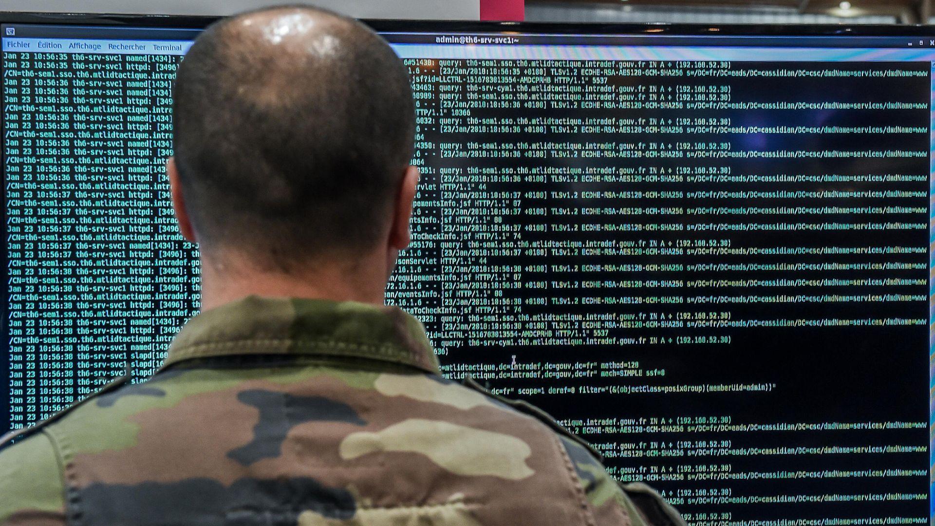 Военнослужащий, специализирующийся на киберзащите, за компьютером Военнослужащий, специализирующийся на киберзащите, за компьютером - РИА Новости, 1920, 22.05.2023