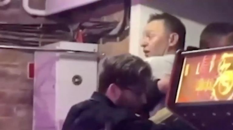 Кадр видео с участием Ромы Зверя Кадр видео с участием Ромы Зверя