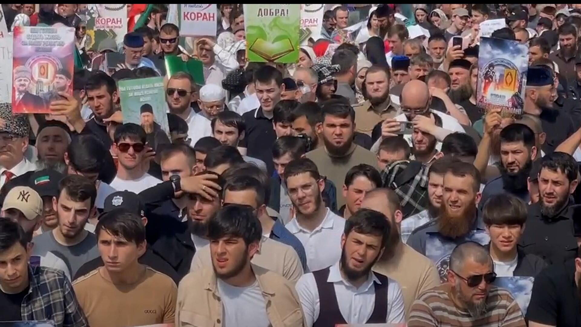 Тысячи чеченцев вышли на митинг против посягательства на Коран Тысячи чеченцев вышли на митинг против посягательства на Коран - РИА Новости, 1920, 23.05.2023