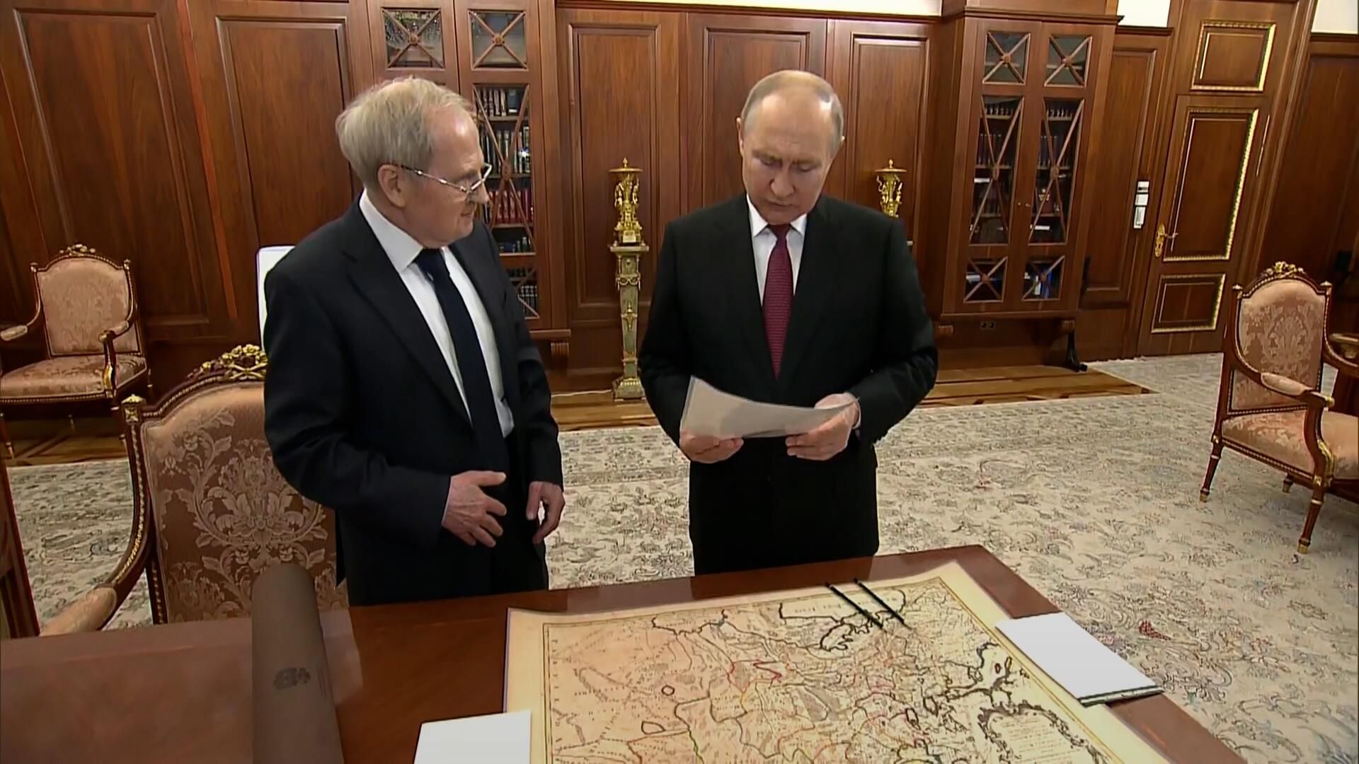 Там нет Украины: Зорькин показал Путину карту, составленную французами в 17-м веке Там нет Украины: Зорькин показал Путину карту, составленную французами в 17-м веке - РИА Новости, 1920, 23.05.2023