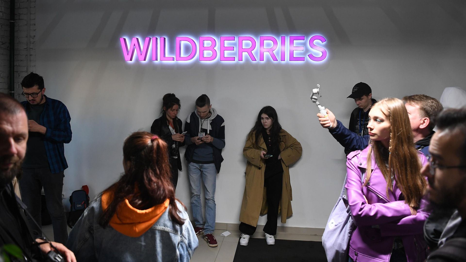 Люди у офиса Wildberries в Москве Люди у офиса Wildberries в Москве - РИА Новости, 1920, 12.10.2023