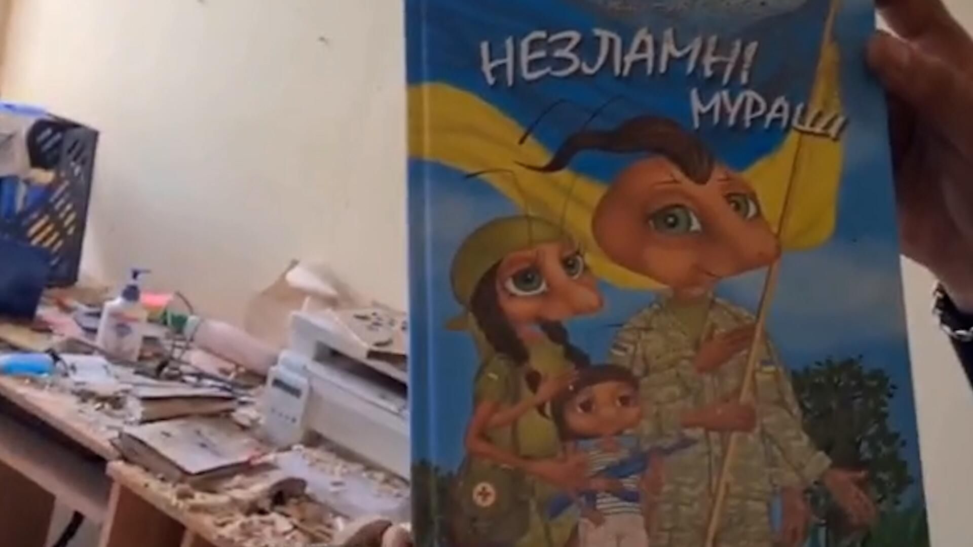 Сказки с националистическим уклоном: бойцы Вагнера показали найденную в здании минюста Украины в Артемовске литературу Сказки с националистическим уклоном: бойцы Вагнера показали найденную в здании минюста Украины в Артемовске литературу - РИА Новости, 1920, 24.05.2023