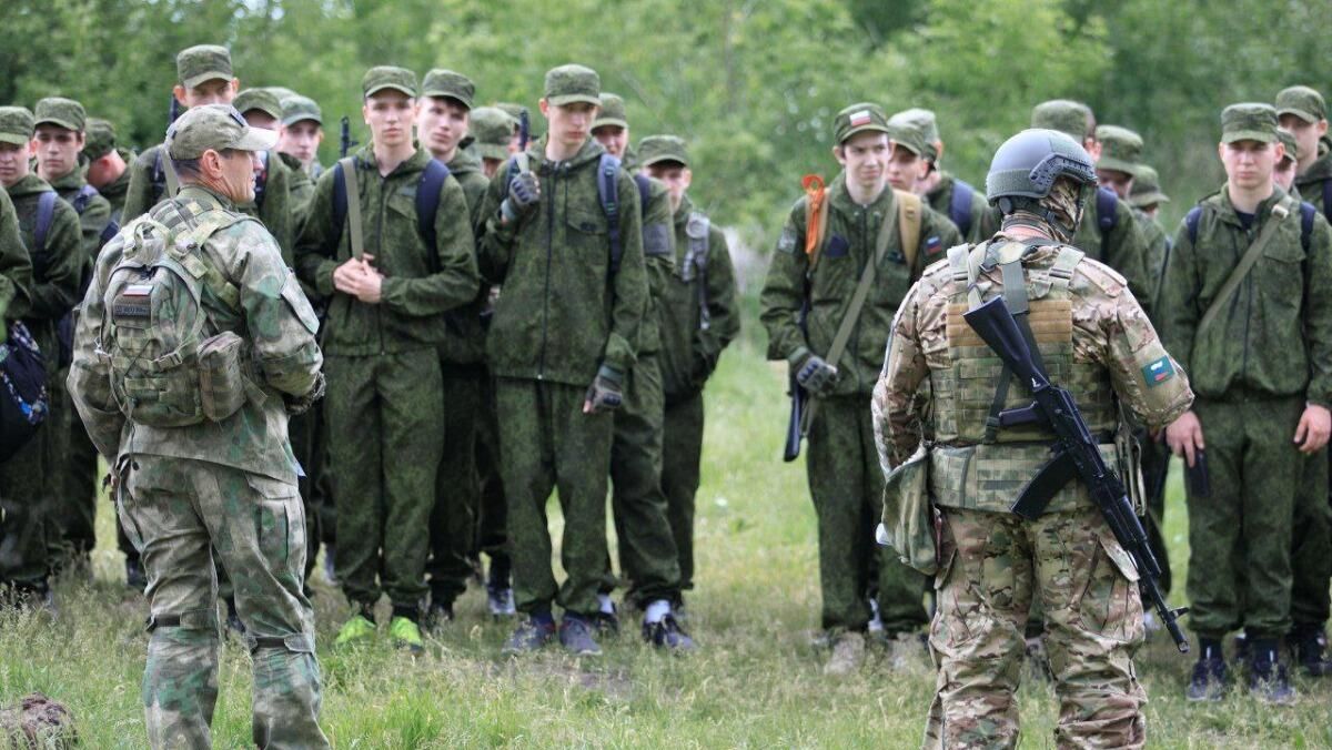 Курсанты Белгородского Центра развития военно-спортивной подготовки и патриотического воспитания отрабатывают практические навыки на полигоне Курсанты Белгородского Центра развития военно-спортивной подготовки и патриотического воспитания отрабатывают практические навыки на полигоне - РИА Новости, 1920, 24.05.2023