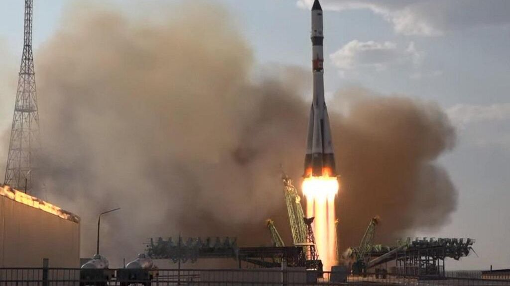 Пермских школьников пригласили на запуск ракеты с символикой Пермь-300 Пермских школьников пригласили на запуск ракеты с символикой Пермь-300 - РИА Новости, 1920, 25.05.2023