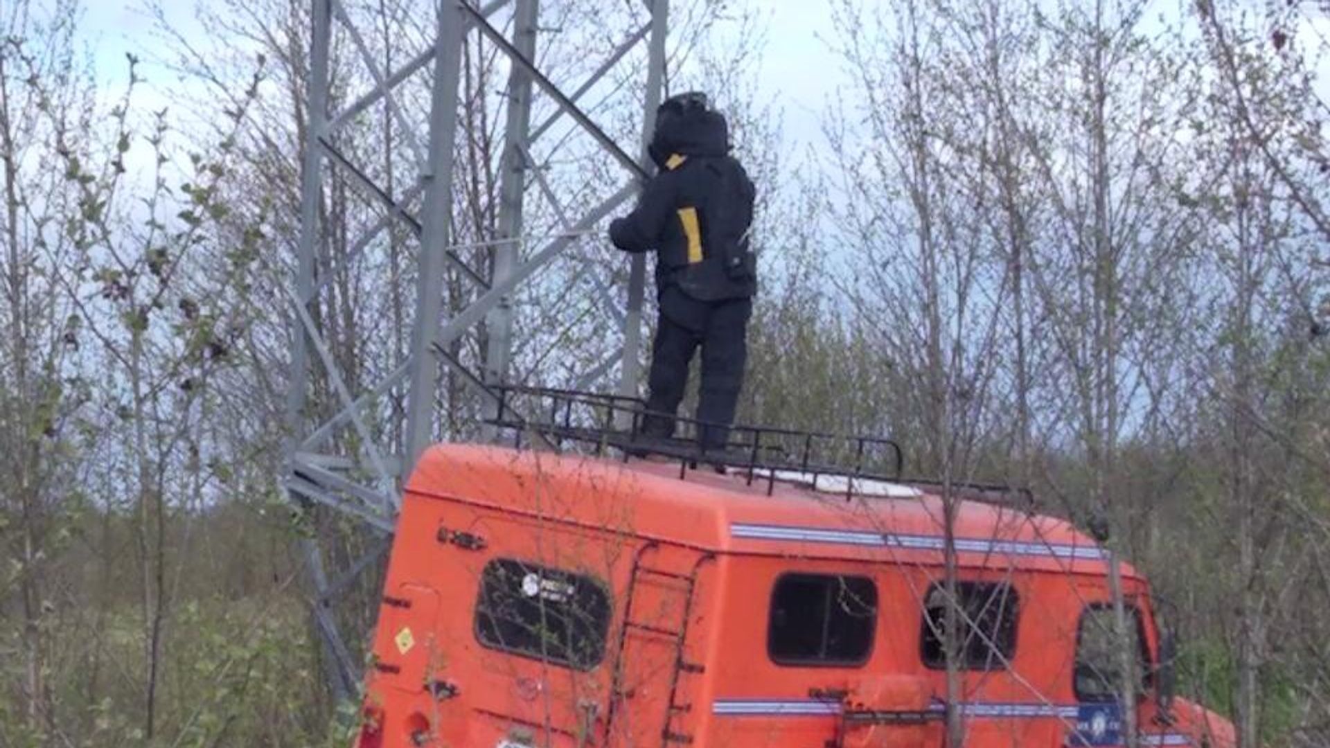 Сапер службы ФСБ РФ разминирует одну из опор ЛЭП, заминированную участниками диверсионно-террористической группы Службы внешней разведки Украины Сапер службы ФСБ РФ разминирует одну из опор ЛЭП, заминированную участниками диверсионно-террористической группы Службы внешней разведки Украины - РИА Новости, 1920, 25.05.2023