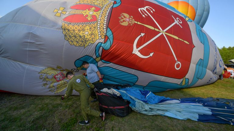 Участники 1-го Кубка губернатора Ленинградской области и Чемпионата по воздухоплавательному спорту на воздушных шарах Участники 1-го Кубка губернатора Ленинградской области и Чемпионата по воздухоплавательному спорту на воздушных шарах