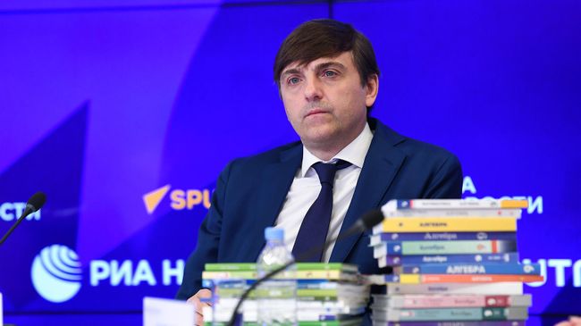 Кравцов рассказал о мерах поддержки учителей в России
