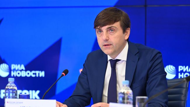 Глава Минпросвещения РФ Сергей Кравцов