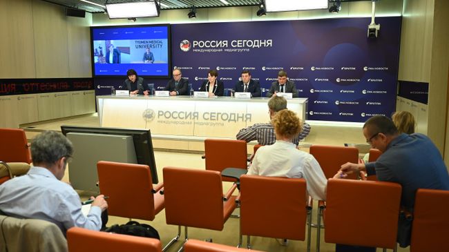 Участники круглого стола на тему: Здоровье нации. Чему будут учить медицинские университеты поступивших в 2023 году