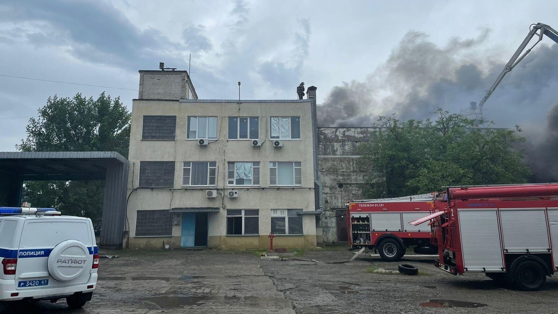 Пожар в складском помещении в Ростове-на-Дону Пожар в складском помещении в Ростове-на-Дону - РИА Новости, 1920, 26.05.2023