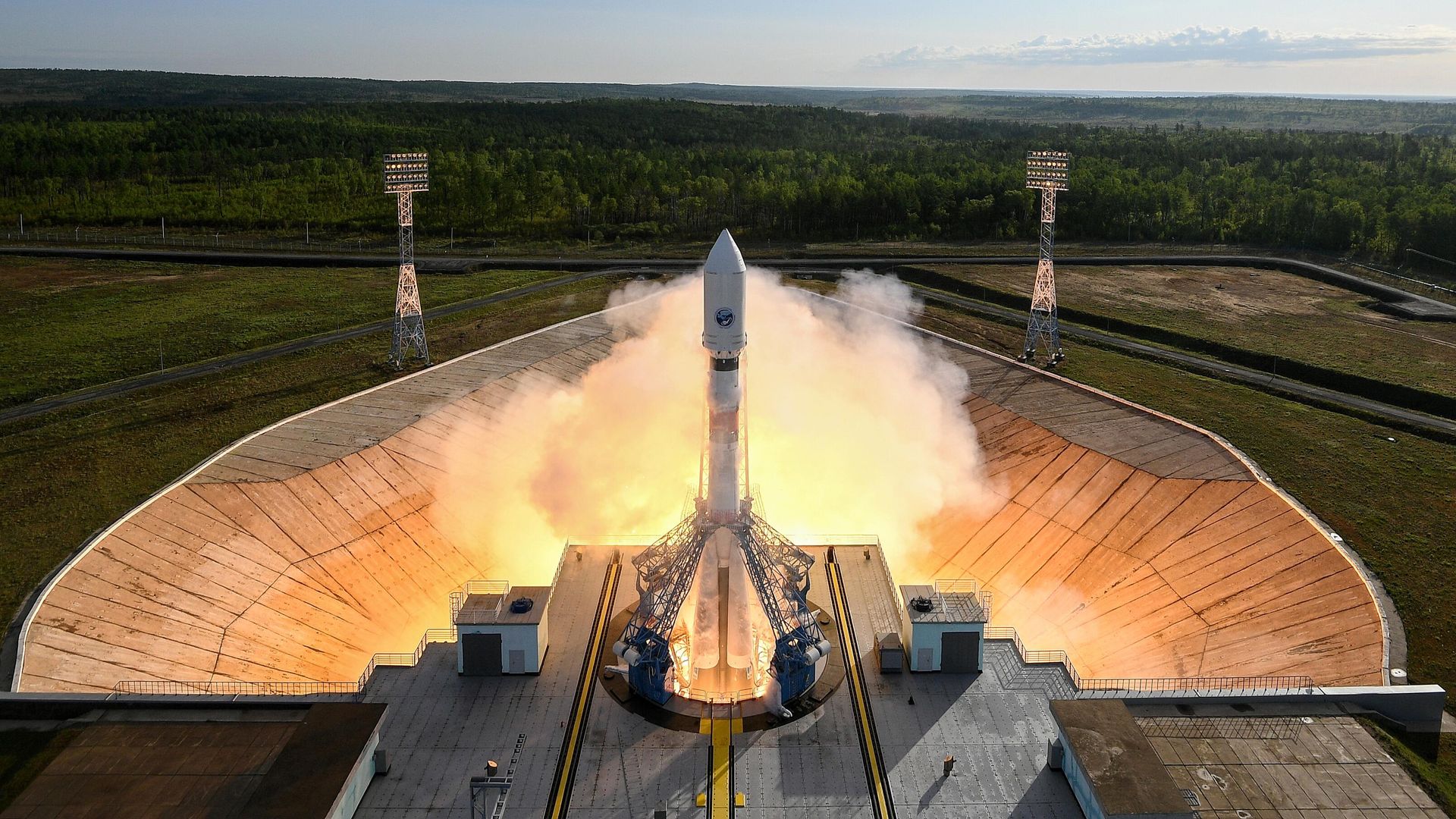 Старт ракеты Союз-2.1а со спутником Кондор-ФКА с космодрома Восточный Старт ракеты Союз-2.1а со спутником Кондор-ФКА с космодрома Восточный - РИА Новости, 1920, 27.05.2023