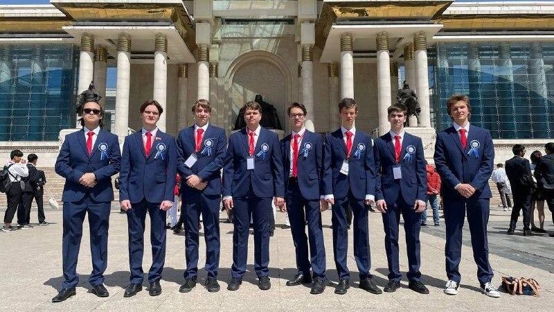 Сборная российских школьников завоевала 8 золотых медалей на 23-й Азиатской физической олимпиаде (APhO) Сборная российских школьников завоевала 8 золотых медалей на 23-й Азиатской физической олимпиаде (APhO) - РИА Новости, 1920, 27.05.2023