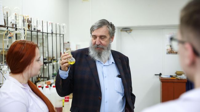 Заведующий лабораторией Новых синтетических методов СКФУ Александр Аксенов