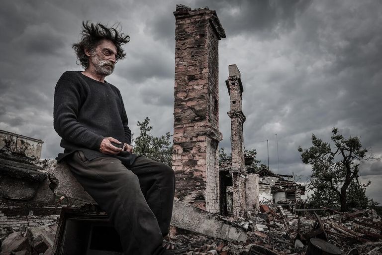 Последний житель освобожденного поселка Светличное, разрушенного в ходе ожесточенных боев. ЛНР, 2022
Последний житель освобожденного поселка Светличное, разрушенного в ходе ожесточенных боев. ЛНР, 2022
