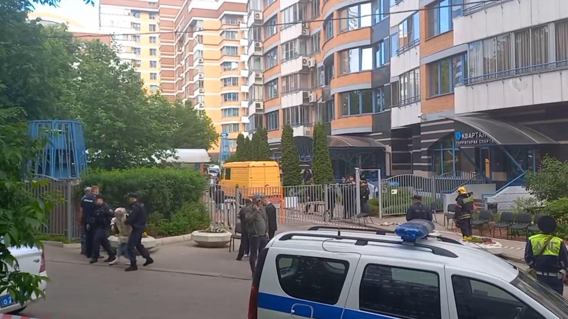 Беспилотники попали в два жилых дома в Москве. Кадры с места ЧП Беспилотники попали в два жилых дома в Москве. Кадры с места ЧП - РИА Новости, 1920, 30.05.2023