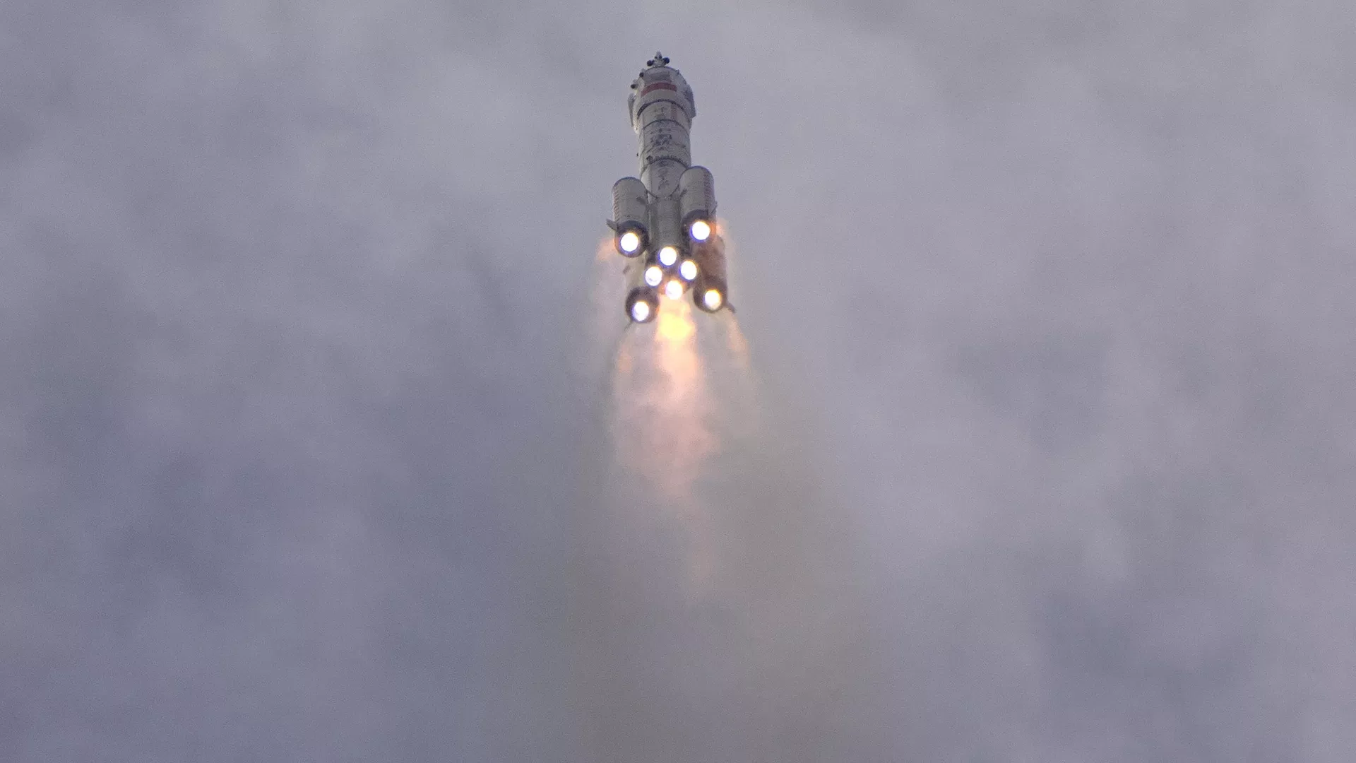 Запуск ракеты Чанчжэн-2 с пилотируемым кораблем Шэньчжоу-16 с космодрома Цзюцюань Запуск ракеты Чанчжэн-2 с пилотируемым кораблем Шэньчжоу-16 с космодрома Цзюцюань - РИА Новости, 1920, 30.05.2023