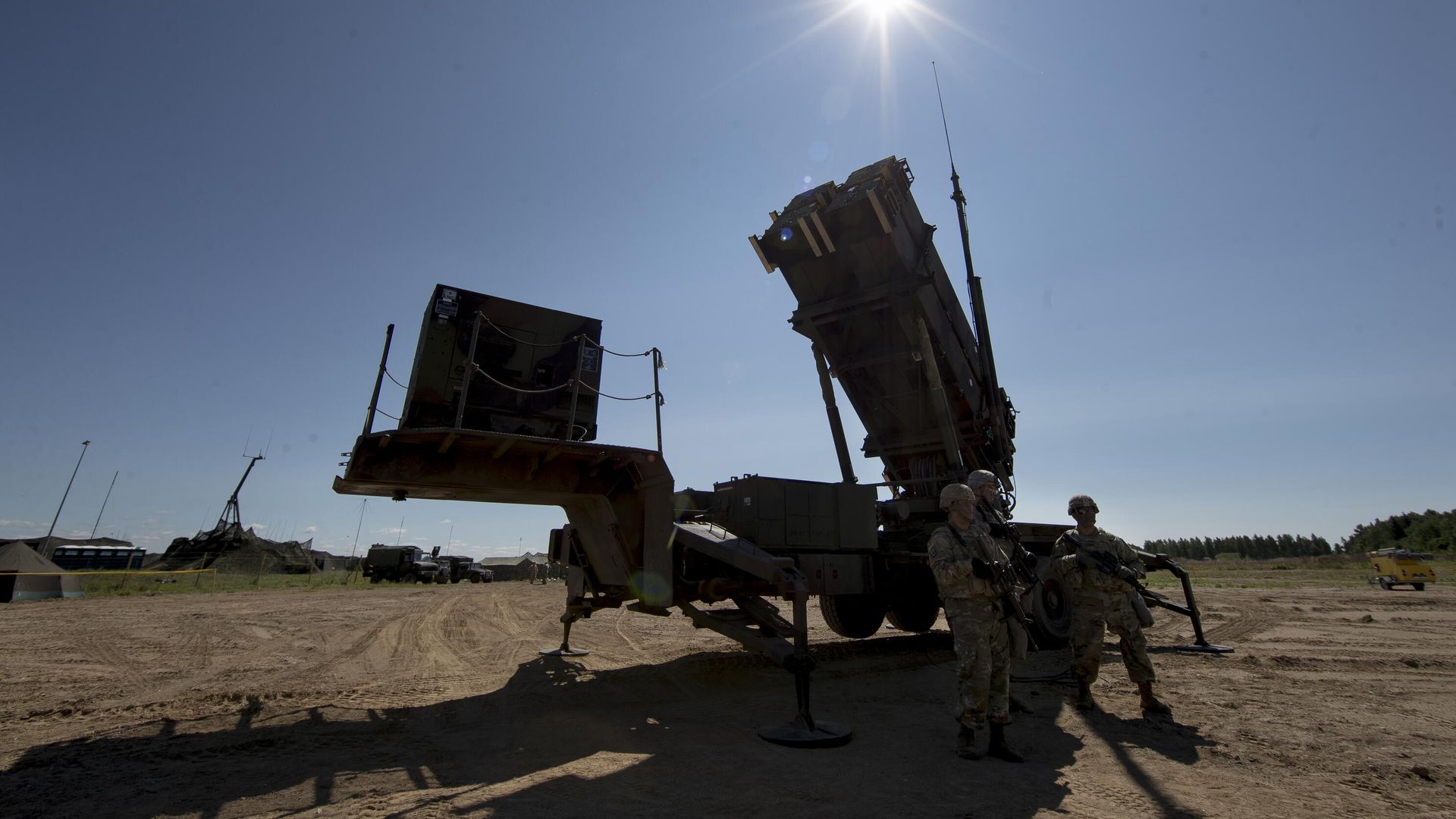 Американские военные возле зенитного ракетного комплекса Пэтриот Американские военные возле зенитного ракетного комплекса Пэтриот - РИА Новости, 1920, 09.06.2023