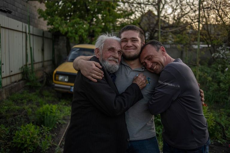 Дедушка Андрей Андреевич Воронцов, внук Андрей Андреевич Воронцов и отец Андрей Андреевич Воронцов во время встречи в Донецке. ДНР, 2022 Дедушка Андрей Андреевич Воронцов, внук Андрей Андреевич Воронцов и отец Андрей Андреевич Воронцов во время встречи в Донецке. ДНР, 2022