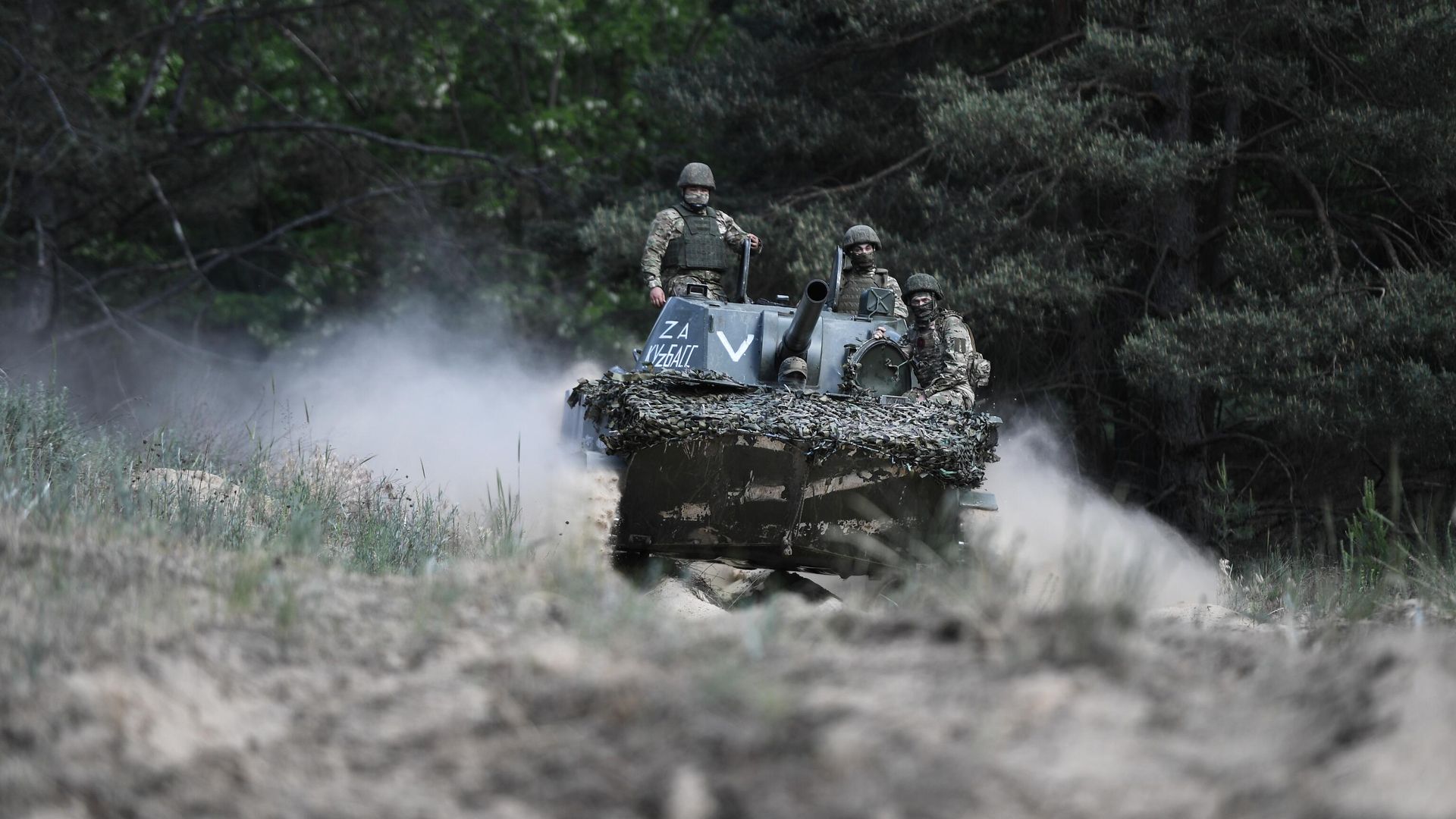 Военнослужащие ВС РФ на самоходной артиллерийско-минометной установке 2С9 Нона-С в зоне проведения СВО Военнослужащие ВС РФ на самоходной артиллерийско-минометной установке 2С9 Нона-С в зоне проведения СВО - РИА Новости, 1920, 27.06.2023