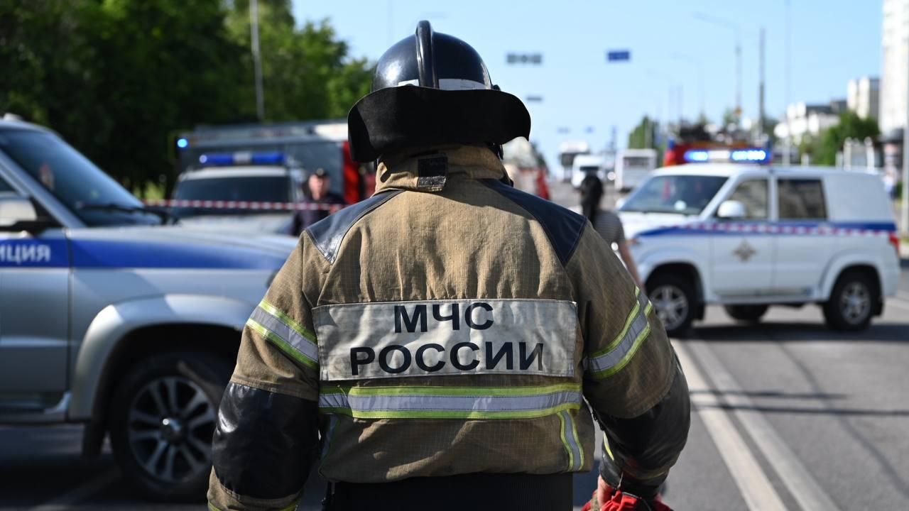 Спасатели на месте взрыва в Белгороде Спасатели на месте взрыва в Белгороде - РИА Новости, 1920, 01.06.2023