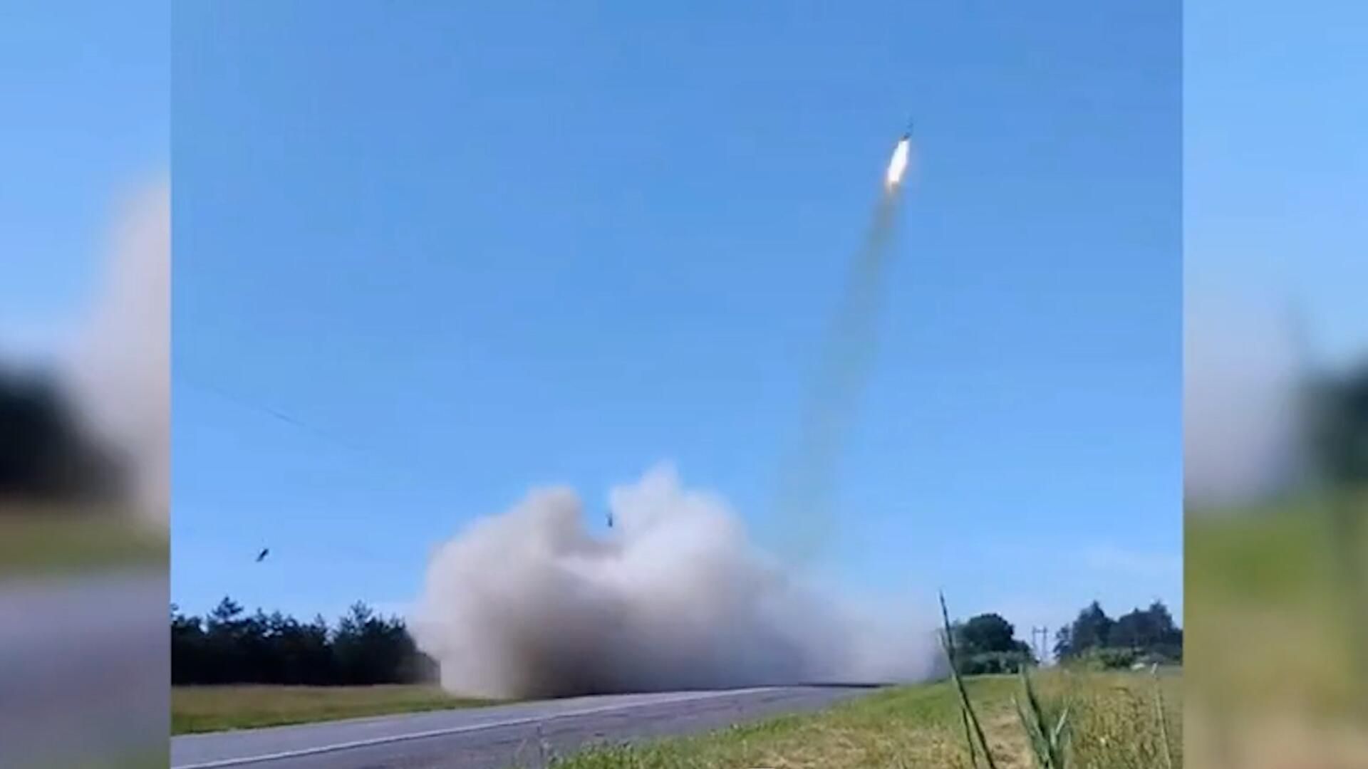 Видео ударов по украинским террористам, пытавшимся проникнуть в Белгородскую область Видео ударов по украинским террористам, пытавшимся проникнуть в Белгородскую область - РИА Новости, 1920, 01.06.2023