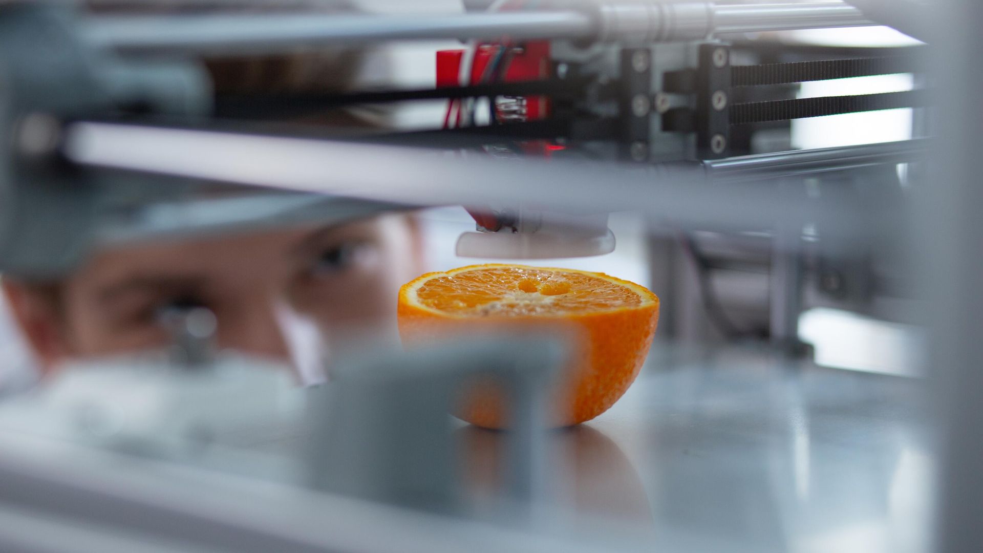 Модель апельсина, созданная 3D-принтером Модель апельсина, созданная 3D-принтером - РИА Новости, 1920, 05.06.2023