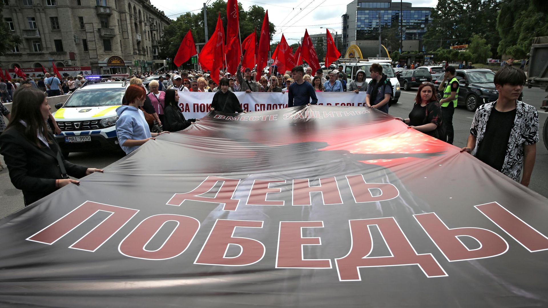 Участники митинга против переписывания истории и отмены празднования 9 мая в Кишиневе Участники митинга против переписывания истории и отмены празднования 9 мая в Кишиневе - РИА Новости, 1920, 03.06.2023
